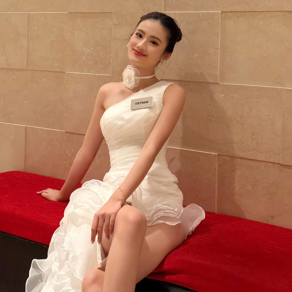 Thiết kế trang phục của Ý Nhi